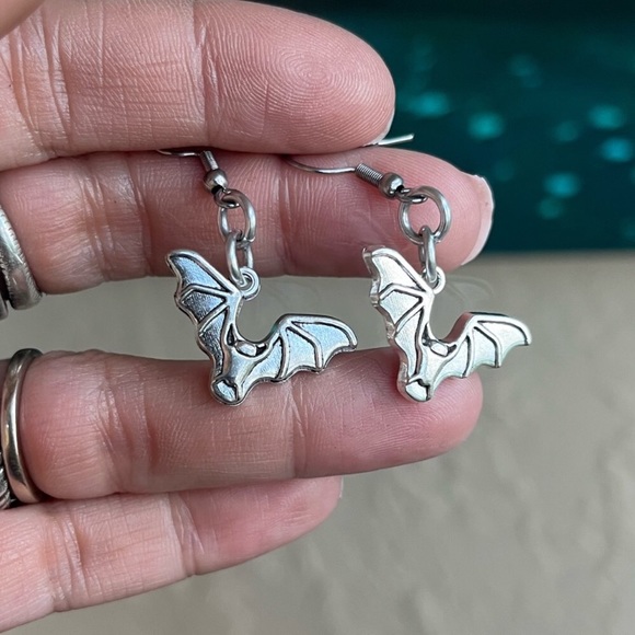 Vampire bat set earrings + necklace Halloween goth gothic - Picture 6 of 6